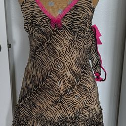 Betsey Johnson Intimates animal print slip dress ✨Has a tie at the back ✨Ruffled bottom ✨Pink, frilly detail around straps
Tan Black Size Medium New 