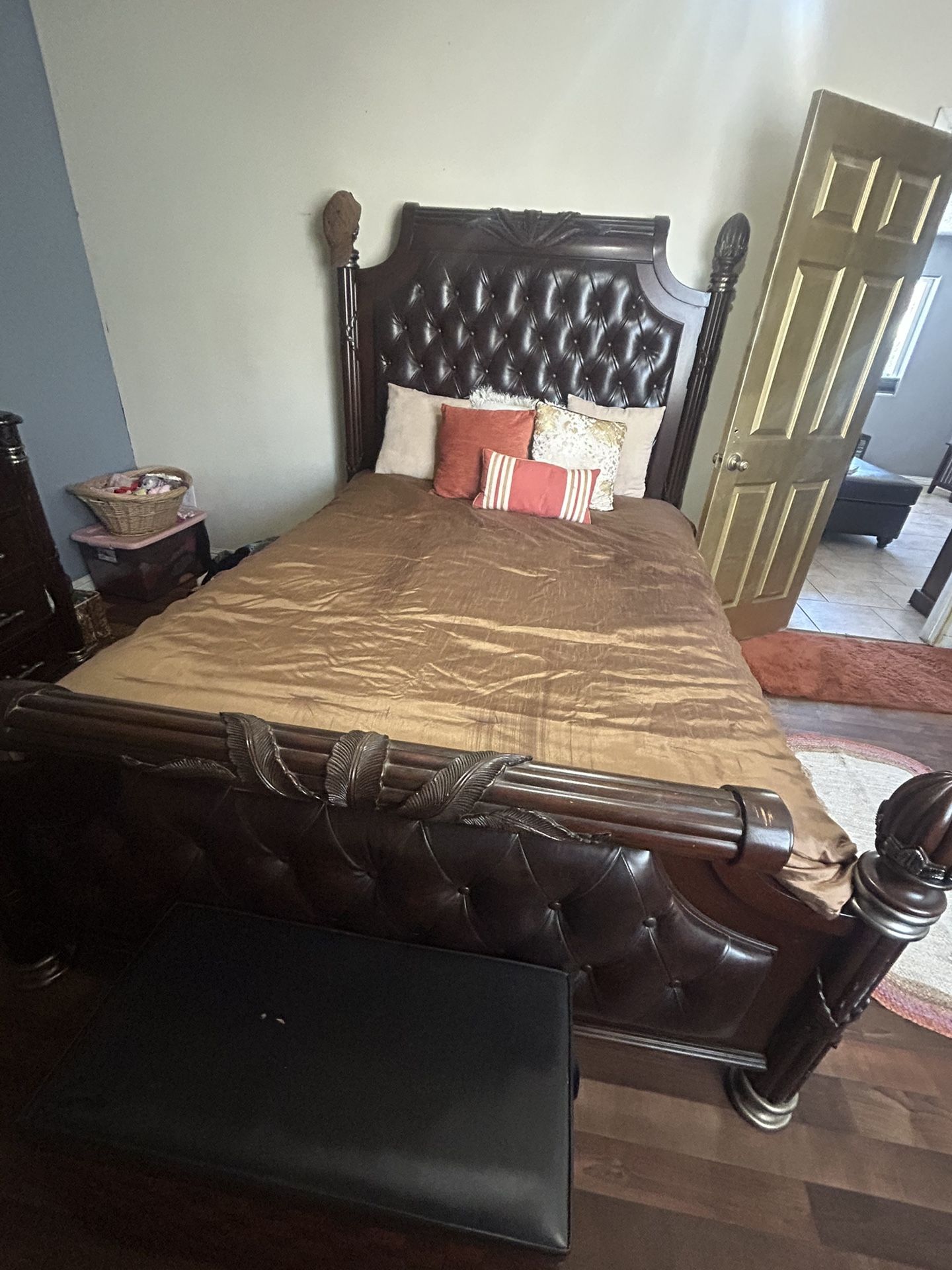 Oak Wood Queen Bed Set