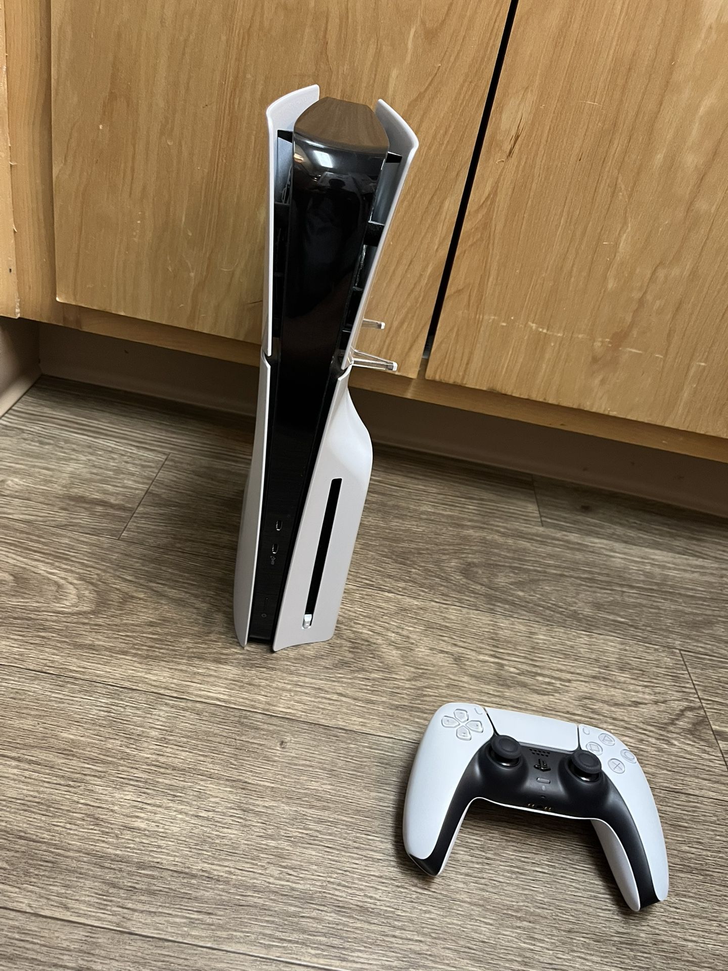 MINT CONDITION PS5 Slim DISC 1TB with 1 Controller