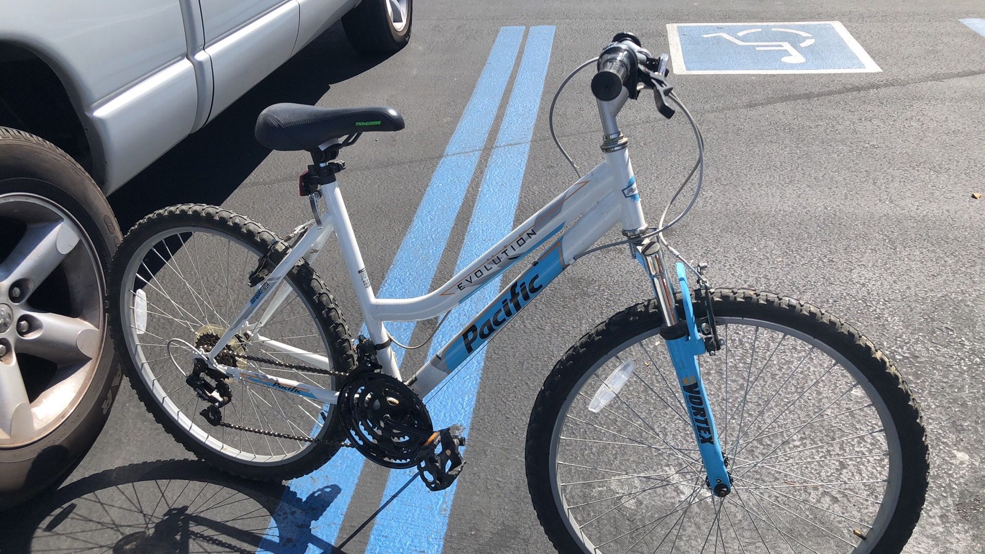 Pacific Evolution 26 Womens Mountain Trail Bike Bicycle In VERY GOOD SHAPE for Sale in Santa Clarita CA OfferUp