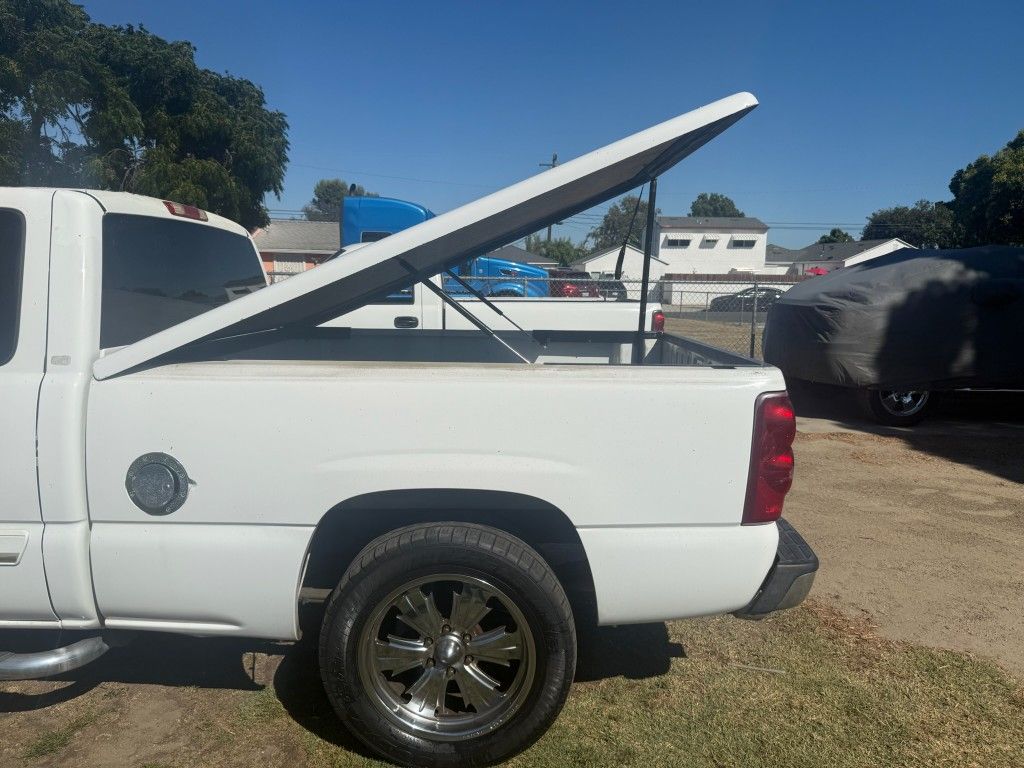 99/06 Chevy Silverado GMC Sierra Gaylord Bed Cover Snug Top 6.5 Ft Parts