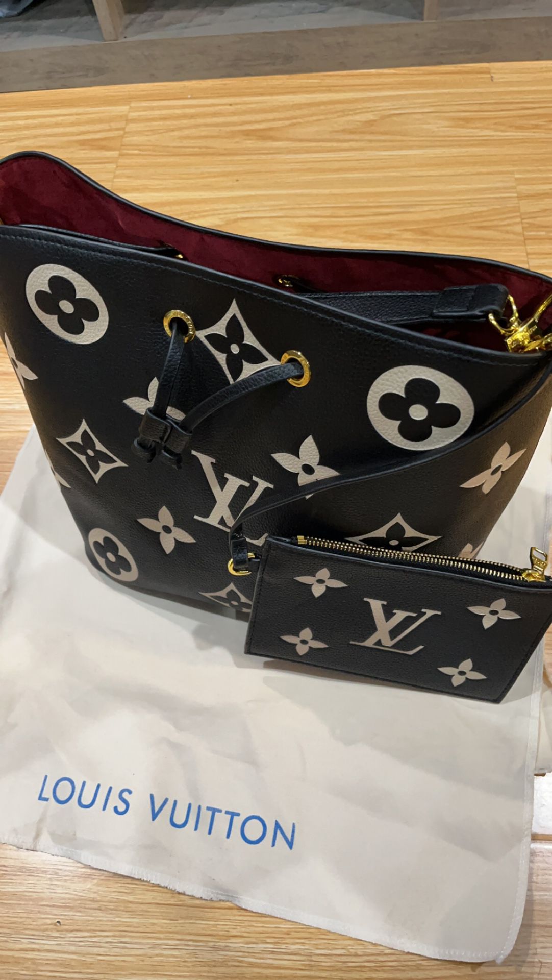Louis Vuitton Twice Mng Noir Crossbaody- AUTHENTIC- As New! for Sale in  Chandler, AZ - OfferUp