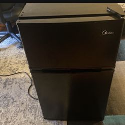 Mini Fridge 