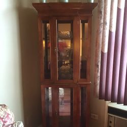 Antique Curio All Solid Wood Glass Shelves Lights Inside Of Curio  Excellent Condition 
