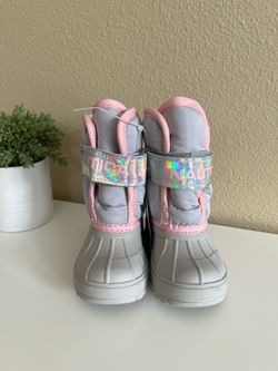 Nautica baby girl snow boots. New with tags. Size 6