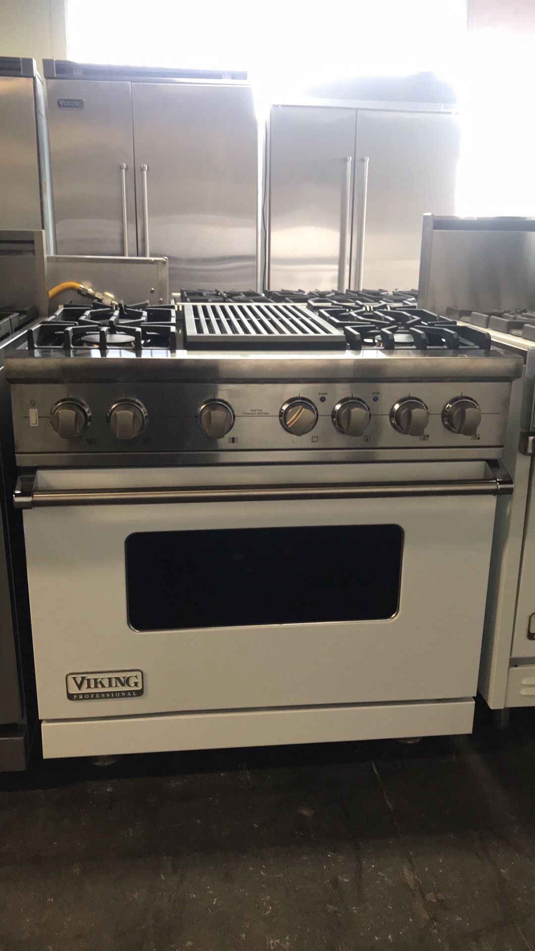 VIKING 36”WIDE DUAL FUEL RANGE STOVE WITH GRILL 