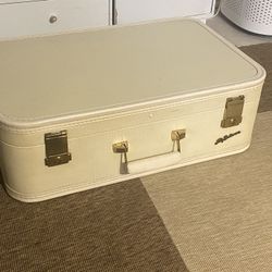 Lady Baltimore Vintage Suitcase Luggage - Skyline - Ivory