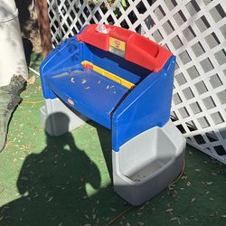 Little likes desk for toddles with chair