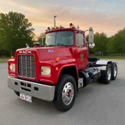 Mack Model 2018, 50,000 Miles Diesel 4WD - Like New – Chicago, IL