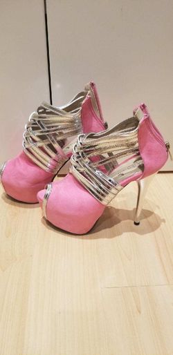 women high heels , size 5 -1/2, brand new
