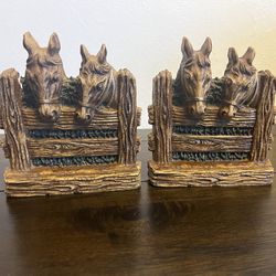 Vintage Raffia Collection Bookends Horses looking Over Fence