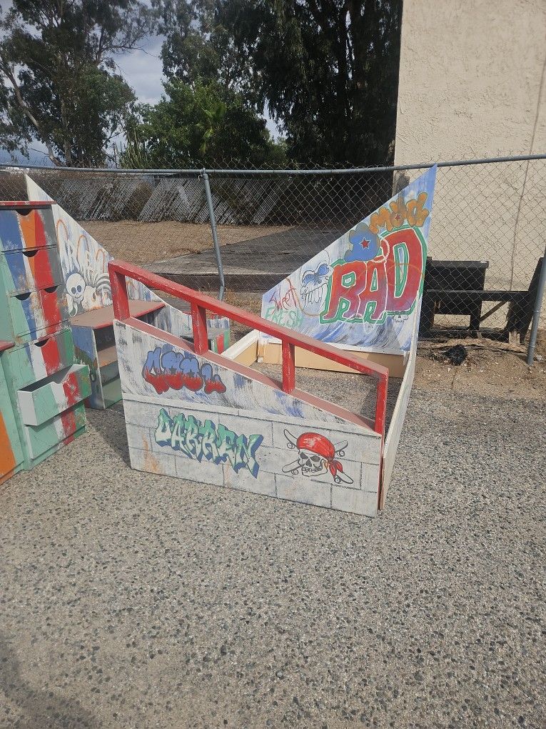 Free full skaterbedroom set