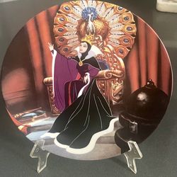 Disney Collectible Plate “The Evil Queen” from Notorious Disney Villains Series