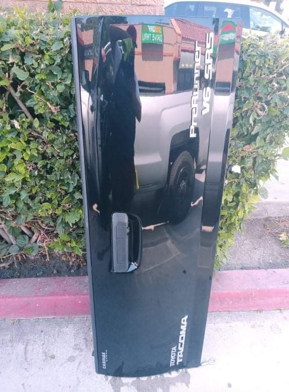 Tail Gate Toyota Pre Runer