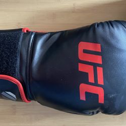 Boxing 🥊 2 Sets Of Gloves 