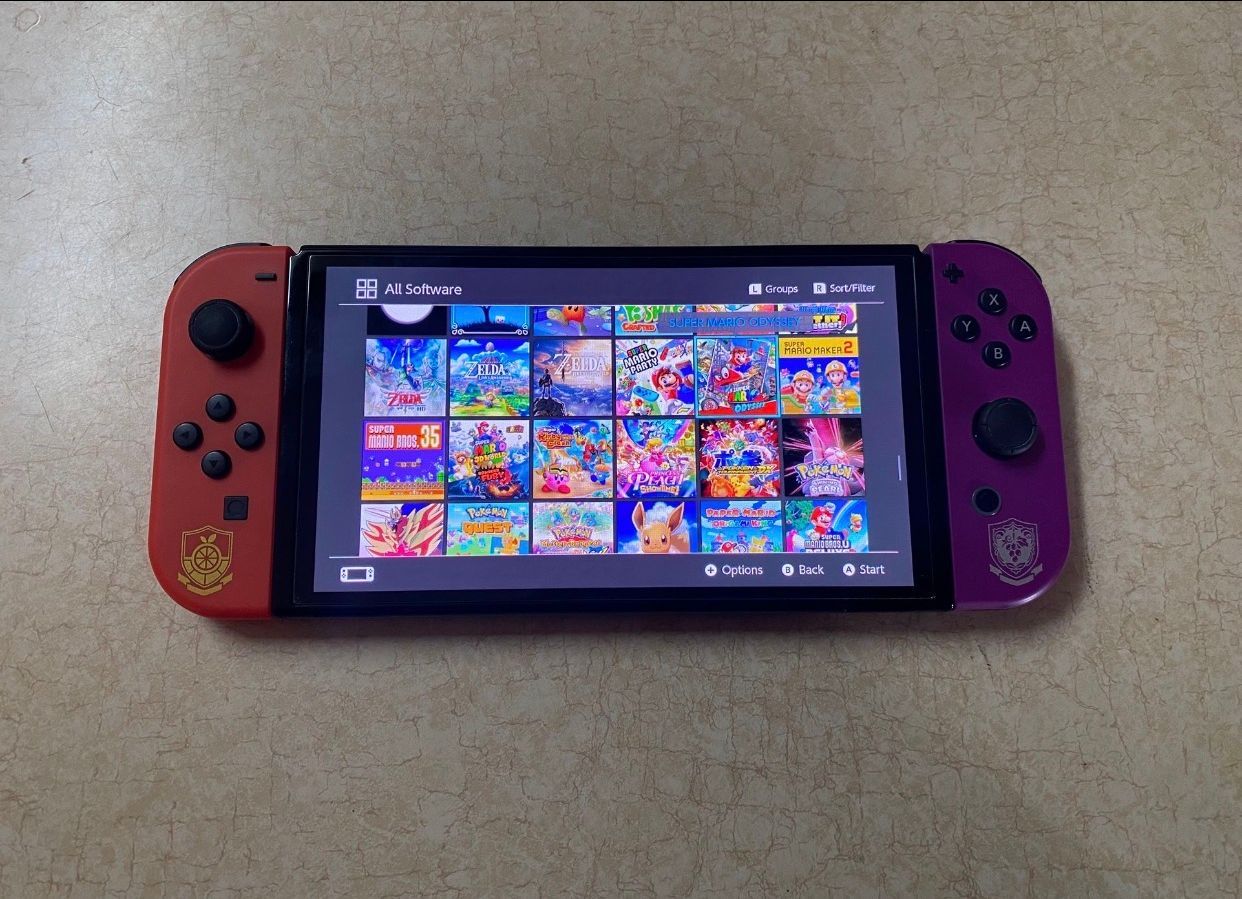 NINTENDO SWITCH OLED + 120 SWITCH GAMES