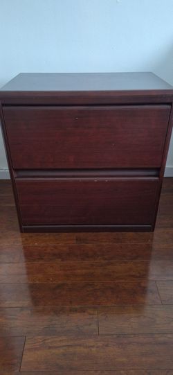 Dresser with 2 drawers