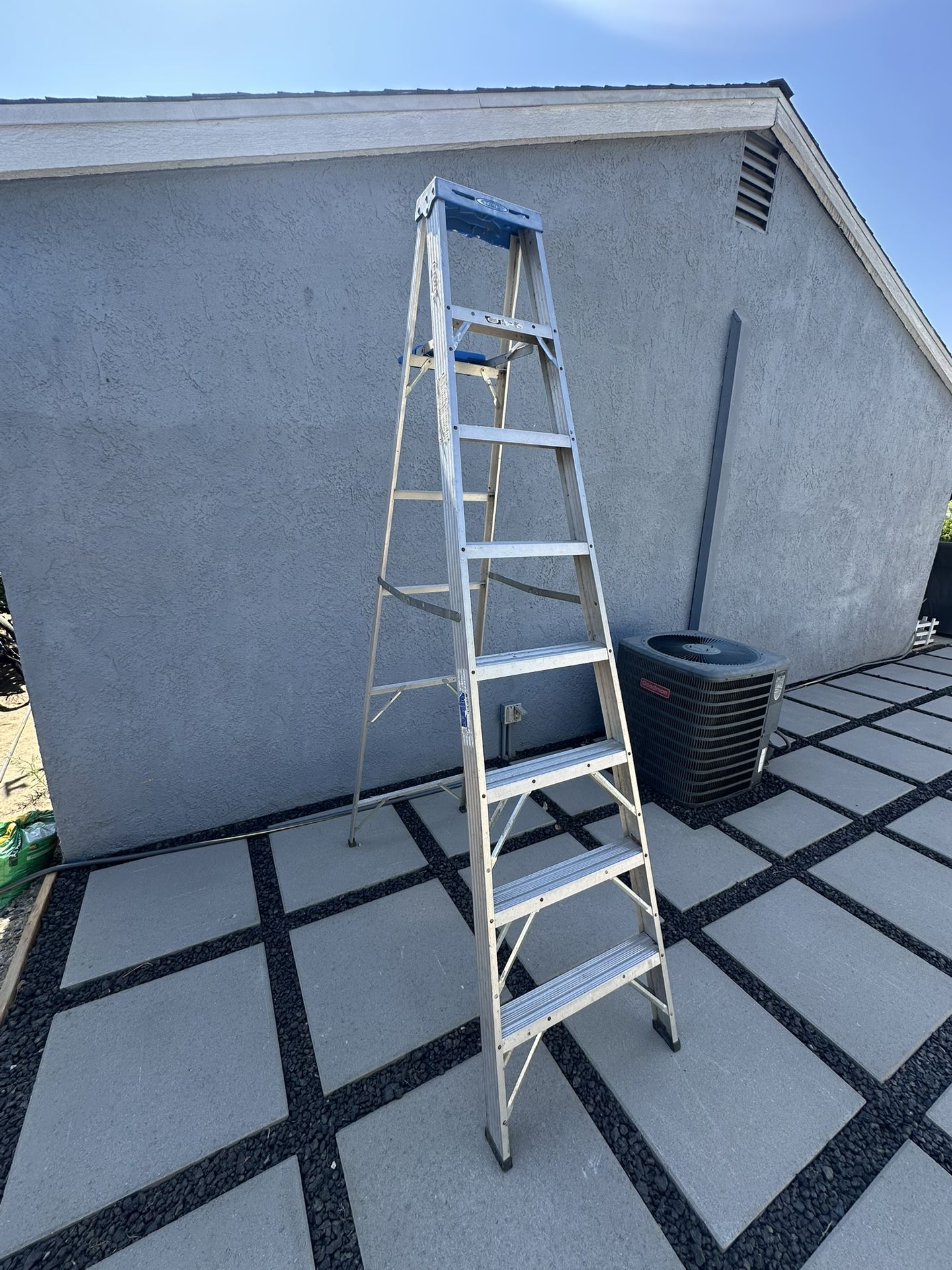 8’ Aluminum Ladder