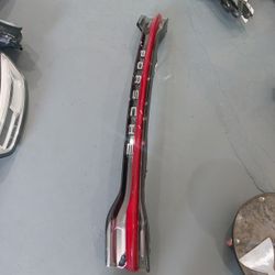 2020 Porsche Macan REAR CENTER TAILLIGHT 