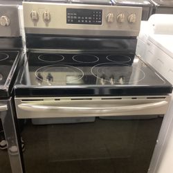 Frigidaire Gallery 30 in. 5.4 cu.ft. 5 Burners Glass Top Electric Stove With Steam Clean 
