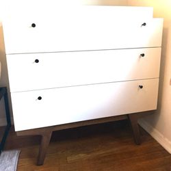 Pottery Barn Kids Dresser/Changing Table-great Condition