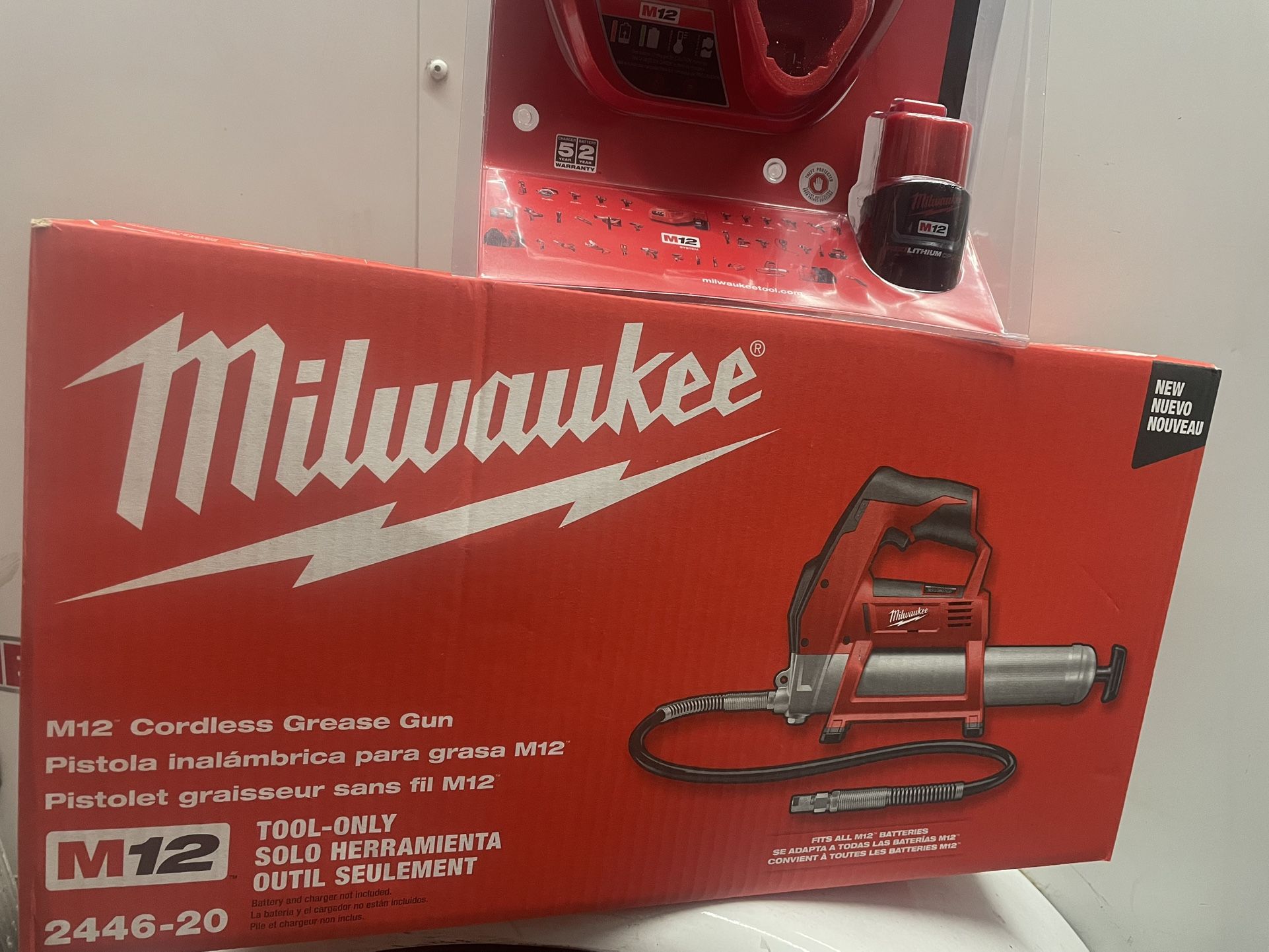 Milwaukee M12 Grease Gun Kit