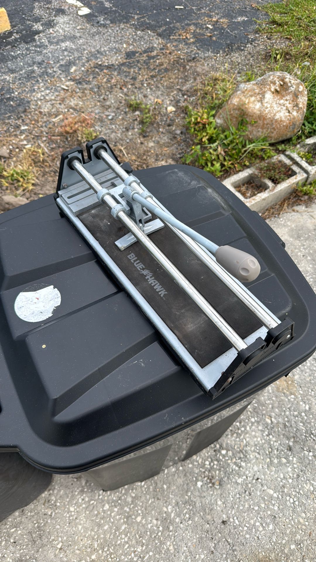 Tile cutter