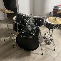 Ludwig drum Set.  Black sparkle.  Used Once . Like New 