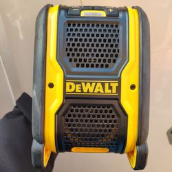 DEWALT
20V/12V Max Bluetooth Speaker Modelo DCR006 