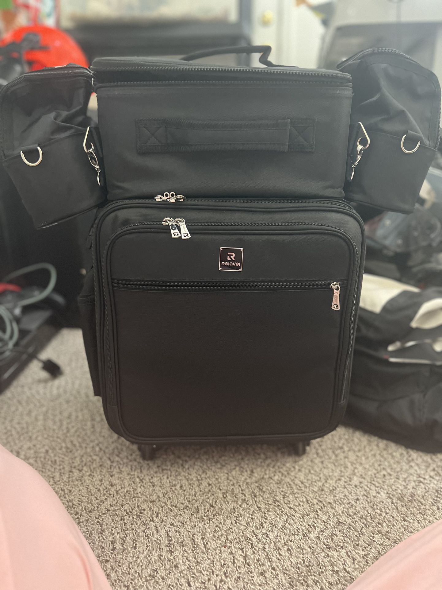 Relavel ROLLING MAKEUP CASE With Wheels 