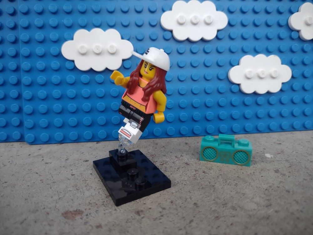 Lego CMF Series 20 Breakdance Girl Minifigure