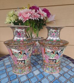 Vintage Chinese porcelain Rose medallion vases