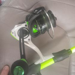 Lews Xfinity Speed Spinning Reel And Pole