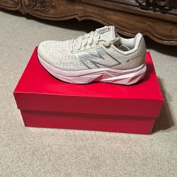 New Balance FuelCell Propel V5 (BRAND NEW) 8.5 Women’s