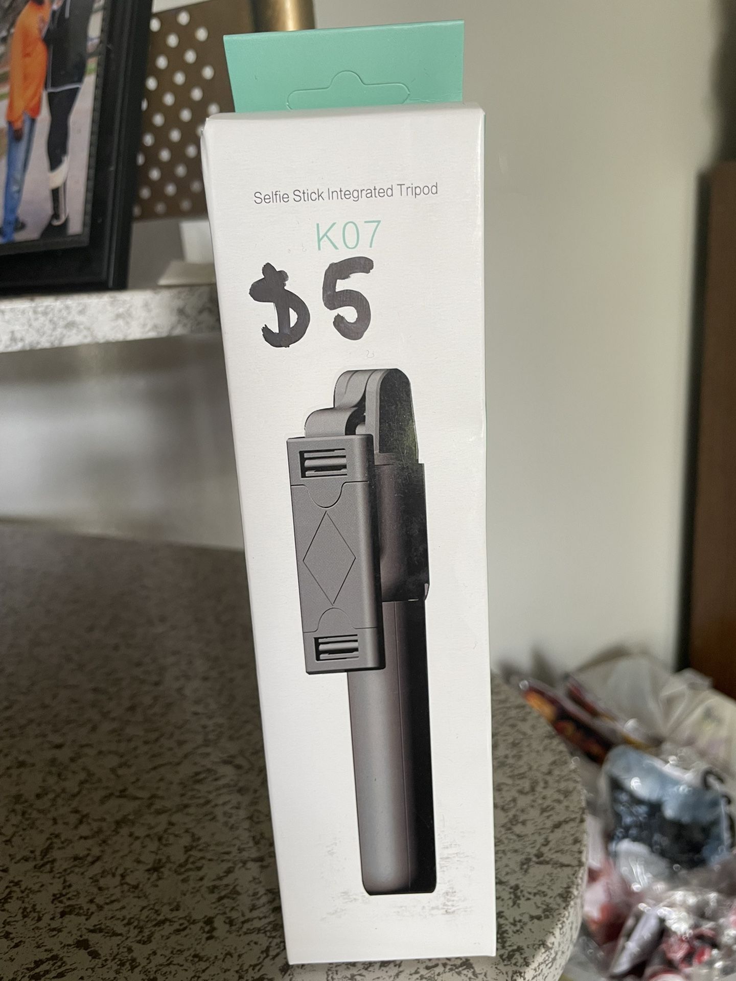 BRAND NEW SELFIE STICK