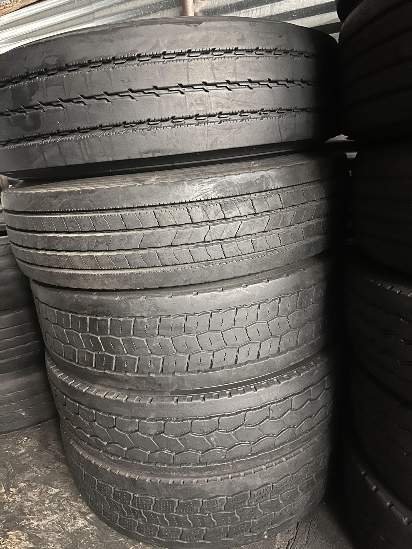 11r22.5 Tires