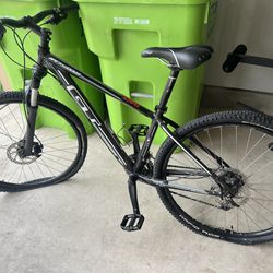 GT BACKWOODS MOUNTAIN BIKE