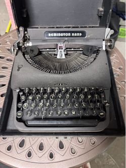 Vintage Remington Rand Portable Manual Typewriter w/ Original Carrying Case – Black