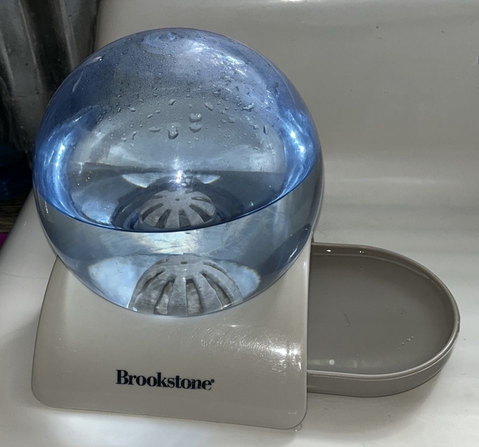 Brookstone: Automatic Pet Water Dispenser