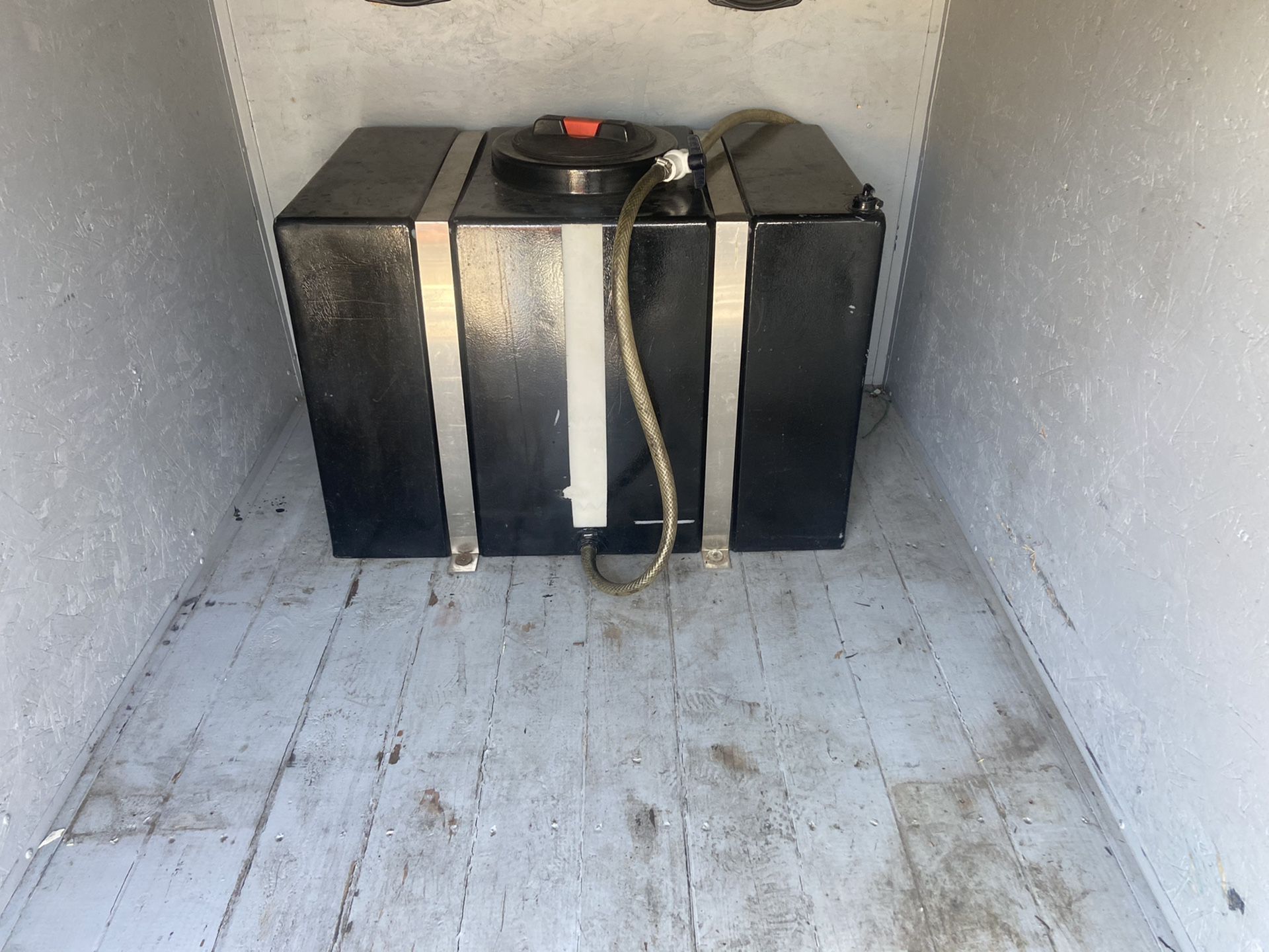 100 gallon water tank and hose
