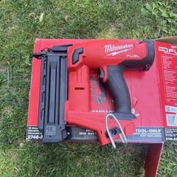 Milwaukee M18 18ga Brad Nailer 