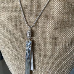 Beautiful Silver Plated Pendant Necklace 