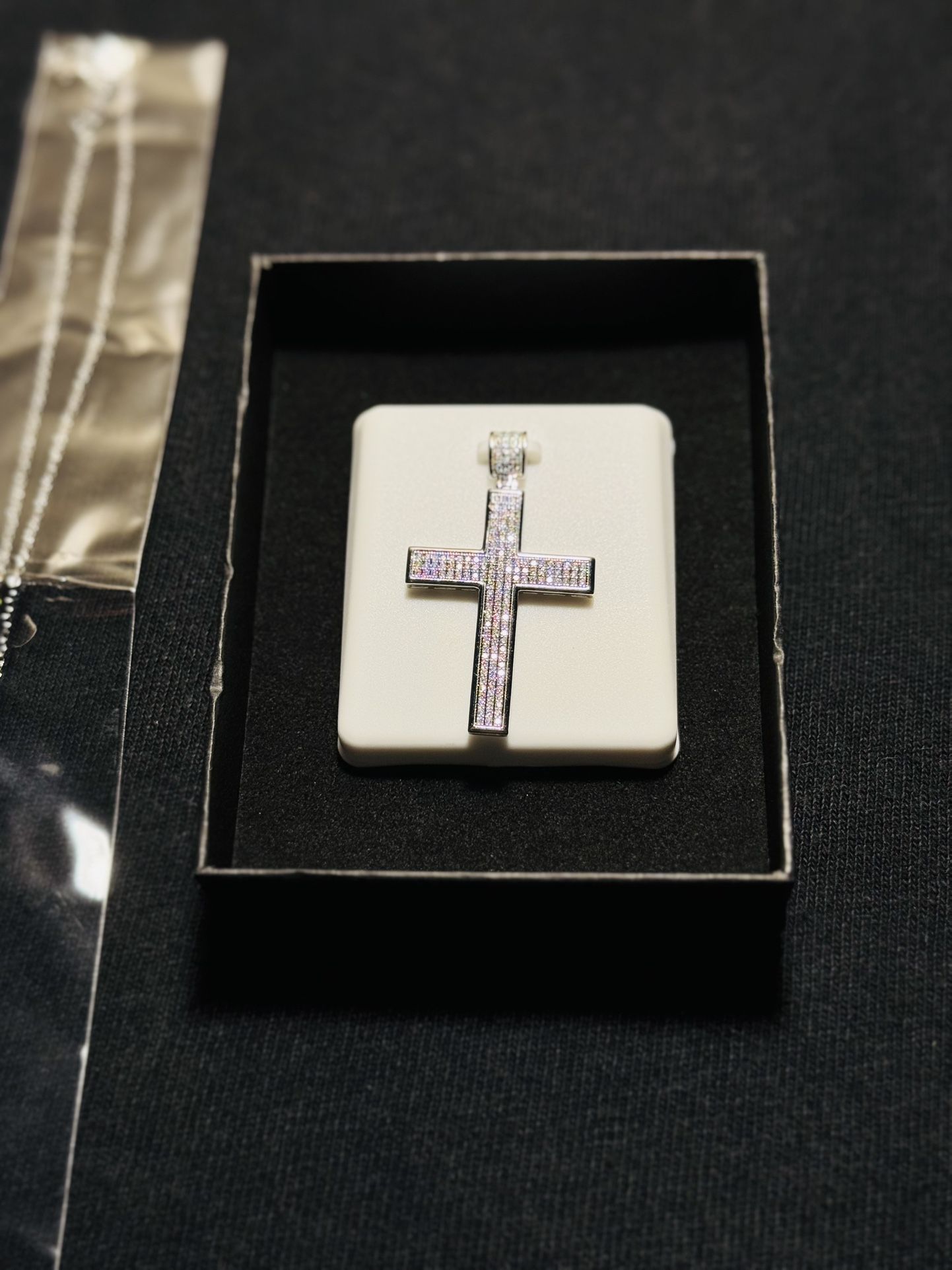 Moissanite 2 ct Cross pendant 925 silver + 18" chain