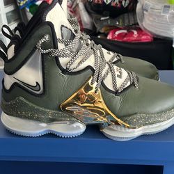 LeBron 19 Chosen 1