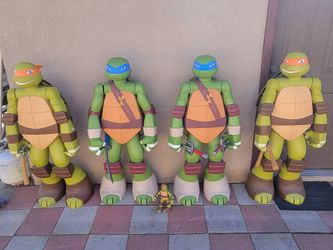 TEENAGE MUTANT NINJA TURTLES 4 ½ FT FIGURES  & 1 Regular toy figure