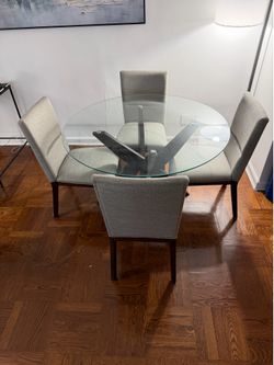 Macy’s Amy 5 Piece Dining Room Set