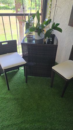 Outdoor Wicker Bistro Set Table and 2 Chairs