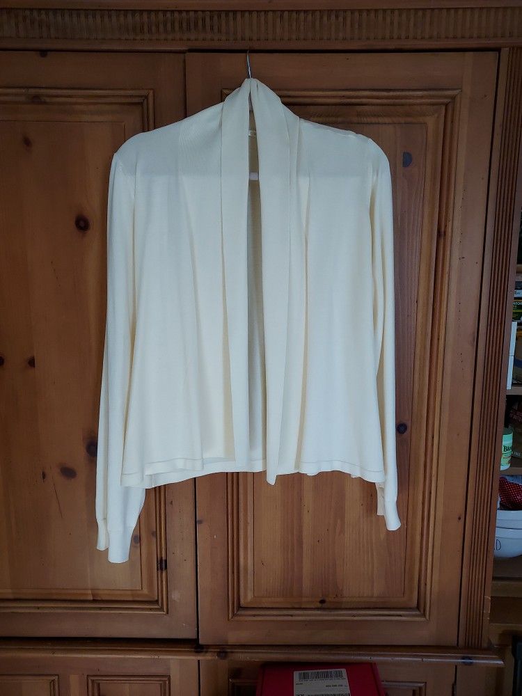 Beautiful cardigan soft white size large