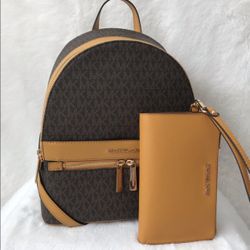 Nwt! Michael Kors Backpack And Wallet 