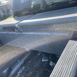 Truck tool box